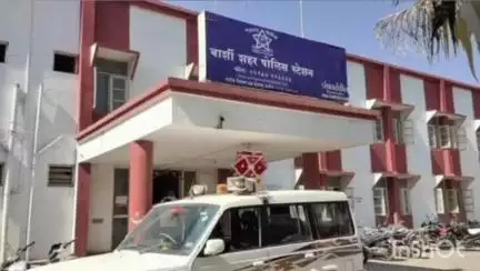 बार्शी: मंगळवार पेठेत २ वेगवेगळ्या प्रकरणांमध्ये अल्पवयीन मुलींचा विनयभंग व शिवीगाळ; पोलिसांत आरोपींवर गुन्हा दाखल