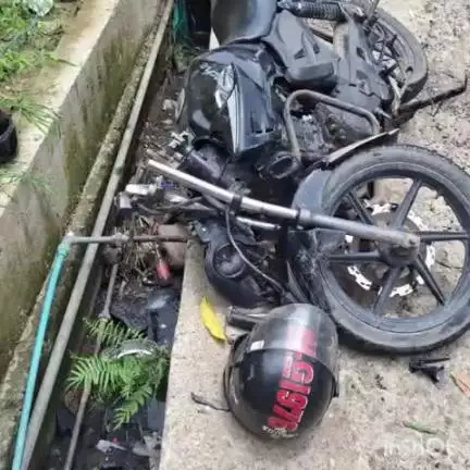 भोटा: डिडवीं टिक्कर बाजार में मोटरसाइकिल और थ्री व्हीलर के बीच हुई जोरदार टक्कर, हादसे में मोटरसाइकिल सवार को लगी चोटें