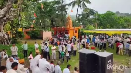 धार: गुरु पूर्णिमा पर काकड़ा खो के संत रविदास मंदिर में उमड़ा श्रद्धालुओं का सैलाब, भक्ति और वंदना से गूंजा परिसर