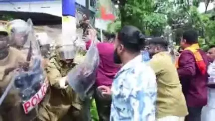 ഹൊസ്ദുർഗ്: കാഞ്ഞങ്ങാട് അമ്മയും കുഞ്ഞും ആശുപത്രിയുടെ ശോചനീയാവസ്ഥയിൽ പ്രതിഷേധിച്ച് ബി.ജെ.പിയുടെ മാർച്ച്