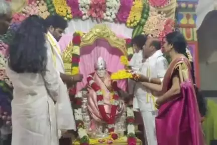 పుంగనూరు: షిరిడి సాయిబాబా కు పట్టువస్త్రాలు సమర్పించిన మాజీ చైర్మన్ ఎస్.కె.రమణ రెడ్డి