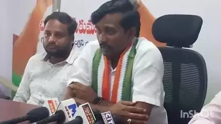 గుంటూరు: రాజధాని ప్రాంతంలోని ఉద్దండరాయపాలెం లో ఏపీ పీసీసీ అధ్యక్షురాలు షర్మిల పర్యటన