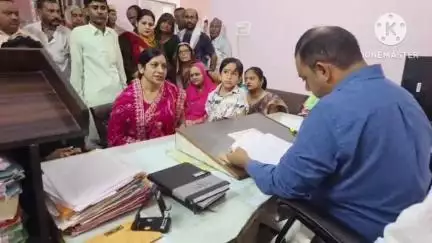 नोहर: नोहर हाईकोर्ट से पालिका अध्यक्ष पद पर निलंबन आदेश के बाद मोनिका खटोतियां नोहर नगर पालिका पहुंची