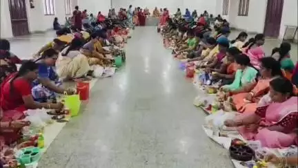 గురుపౌర్ణమి పురస్కరించుకొని పెద్దాపురంమరిడమ్మఅమ్మవారి దేవస్థానంనందు EO ఆధ్వర్యంలో చండీహోమం వేదపారాయణం పూజలునిర్వహించారు.
