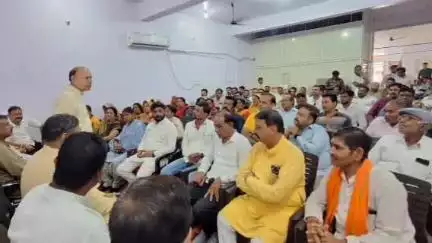 सागर नगर: रेलवे गेट-28 के नवनिर्मित आरओबी के लोकार्पण और संत रविदास स्मारक पहुंच मार्ग के भूमिपूजन समारोह को लेकर बैठक आयोजित