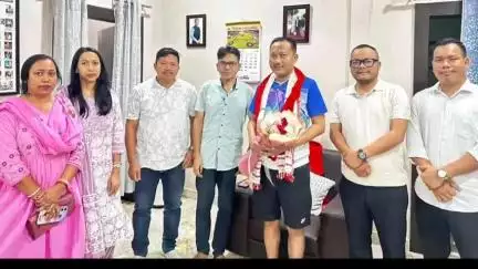 ডিফু: ডিফুত কাকৰ ইএম ৰিচাৰ্ড টকবীক সাক্ষাৎ ডিফু বাণিজ্য মহাবিদ্যালয়ৰ শিক্ষকৰ সঁজাতি দলৰ