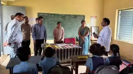 सडक अर्जुनी: जिल्हा परिषद वरिष्ठ प्राथमिक शाळा फुलचूर येथे जिल्हा परिषद अध्यक्ष लायकराम भेंडारकर यांनी दिली भेट