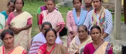 বকো: বকোত অস্ত্ৰ,গুলী উদ্ধাৰ হোৱা প্ৰণৱ মহন্তৰ বিৰুদ্ধে হত্যাৰ অভিযোগ তুলি অঞ্চলটোৰ বহু কেইগৰাকী মহিলাৰ সংবাদমেল