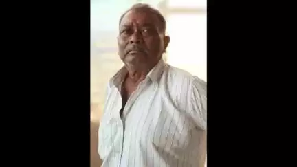 హుజూరాబాద్: తాసిల్దార్ కార్యాలయంలో విధులు నిర్వహిస్తున్న సుదర్శన్ కోతుల దాడిలో గాయపడి చికిత్స పొందుతు మృతి