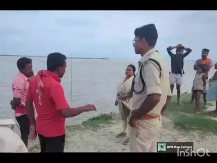 कुर्सेला: कुरसेला: सीओ व थानाध्यक्ष ने खेरिया गंगा घाट, त्रिमोहिनी संगम स्थल व अन्य गंगा घाटों का किया निरीक्षण