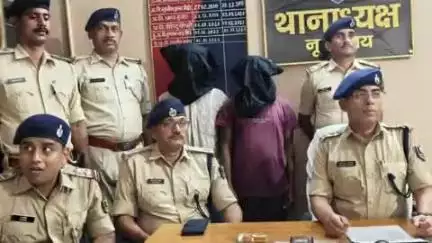 नूरसराय: मुजफ्फरपुर में वाहन चेकिंग के दौरान पुलिस ने दो हाईवा ट्रक के साथ भारी मात्रा में अंग्रेजी शराब बरामद की