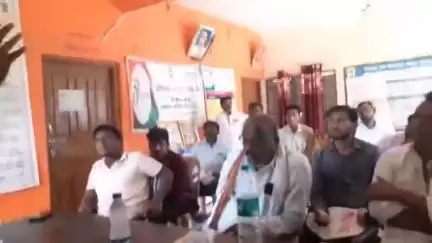 कळमनूरी: रेडगाव येथे ' शेतकरी शास्त्रज्ञ सुसंवाद ' व एक दिवस बळीराजासाठी कार्यक्रम संपन्न
