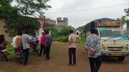 सेंधवा: सेंधवा में दर्दनाक हादसा, घटनास्थल पर लोगों की भारी भीड़, फैली सनसनी