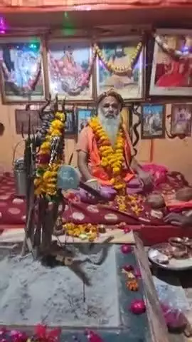 गुरु पूर्णिमा के अवसर पर केदारेश्वर मठ कढ़ाई के महंत श्री त्रिवेणी जी गिरि महाराज के दर्शन किया भक्तों का आवागमन जारी ना