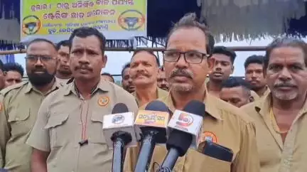 ସଦର: ଡ୍ରାଇଭର ମହାସଂଘ ପକ୍ଷରୁ  ରାଜ୍ୟ ବ୍ୟାପି ଷ୍ଟିଅରିଂ ଛାଡ଼ ଆନ୍ଦୋଳନ ଆଜି ତିନି ଦିନରେ,କେସିଙ୍ଗା ଠାରେ ଆନ୍ଦୋଳନ କାରୀଙ୍କ ପ୍ରତିକ୍ରିୟା