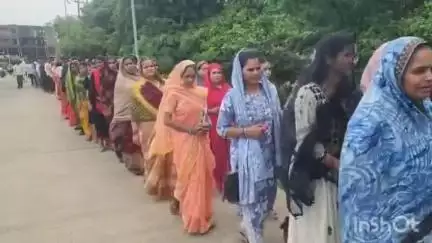विदिशा नगर: संतरामपाल के अनुयायियों ने कलेक्ट्रेट तक निकाली रैली, SP से उत्तराखंड के हिमांशु पर कार्रवाई की मांग की