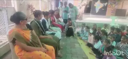 કેશોદ: ભારત વિકાસ પરિષદ દ્વારા ગુરુપૂર્ણિમા નિમિત્તે કેશોદની જુદી જુદી શાળાઓમાં જઈ ગુરુ પૂજન તેમજ વિદ્યાર્થીઓને સન્માનિત કરાયા