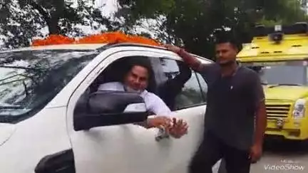 सूर्यपुरा: जन सुराज के सूत्रधार प्रशांत किशोर ने सूर्यपूरा और नटवार में रोड शो और सभा को किया संबोधित
