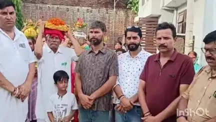 गदरपुर: गदरपुर में धर्म प्रेमी जनता द्वारा निकाली गई कलश यात्रा, जगह-जगह पुष्प वर्षा से हुआ स्वागत