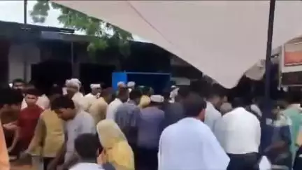 अटेली: अटेली पुराना बस स्टैंड पर गुरु पूर्णिमा पर्व पर दुकानदारों द्वारा भंडारे का आयोजन
