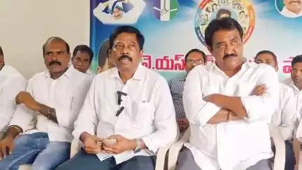 మాజీ ఎమ్మెల్యే ప్రసన్న కుమార్ రెడ్డి ఇంటిపై జరిగిన దాడిని తీవ్రంగా ఖండిస్తున్నాం
- సూళ్లూరుపేట మాజీ ఎమ్మెల్యే కిలివేటి
