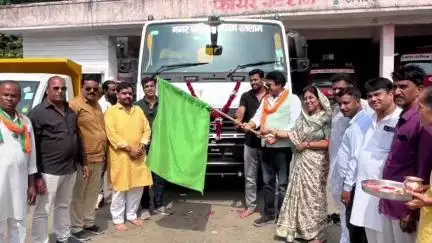 रतलाम: महापौर प्रहलाद पटेल ने नवीन रोड स्वीपिंग मशीन का किया लोकार्पण, सड़कों की होगी सफाई