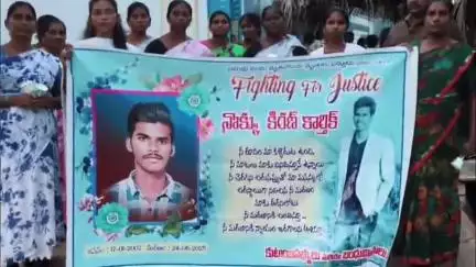 సామర్లకోటమండలం వేమవరంగ్రామంలో, అతికిరాతకంగ హత్యకుగురైన కార్తీక్ బంధువులు కుటుంబసభ్యులు కొవ్వొత్తుల ర్యాలీ నిర్వహించారు.