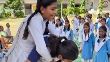 भैयाथान: शासकीय कन्या उच्चत्तर माध्यमिक विद्यालय भटगांव में बालिकाओं को दिया गया आत्मरक्षा का प्रशिक्षण