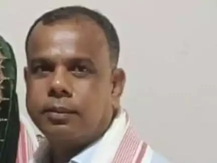মৰিগাঁও: বাল্য বিবাহত জড়িত হোৱাৰ অপৰাধত লাহৰীঘাট উন্নয়ন খণ্ডৰ অন্তৰ্গত দলৈগাঁও গাওঁ পঞ্চায়তৰ দুই পঞ্চায়ত সদস্যৰ পদ খাৰিজ