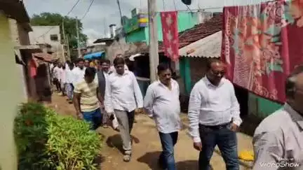 ଲକ୍ଷ୍ମୀପୁର: ବନ୍ଧୁଗାଁ ବ୍ଲକରେ ୬ବର୍ଷ ର ଶିଶୁ କନ୍ୟା ବଳାତ୍କାର ଘଟଣା,ଶିଶୁ କନ୍ୟାର ପରିବାର ଲୋକଙ୍କୁ ଭେଟିଲେ ବିଜେଡି ପ୍ରତିନିଧି ଦଳ