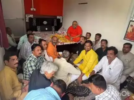 तराना: गुरु पूर्णिमा पर विधायक ने तिलभांडेश्वर महादेव के दर्शन किए और गादीपती महंत श्री मोहन भारती जी से आशीर्वाद लिया