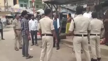నారాయణ్​ఖేడ్: అపరిచితుల నుండి వచ్చే ఫోన్ మెసేజ్ లకు స్పందించవద్దు: నారాయణఖేడ్లో సైబర్ నేరాలపై అవగాహన కల్పించిన ఎస్సై పీవీ చరణ్ రెడ్డి