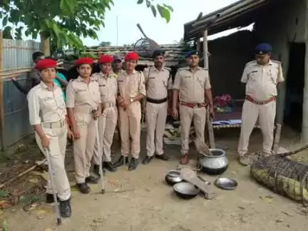 पुलिस महानिदेशक, बिहार के निर्देशानुसार दिनांक-10.07.25 से 16.07.25 तक कुर्की अभियान जारी....

👉मुफ्फसिल थाना क्षेत्र अंतर्गत महाकुर्की अभियान...