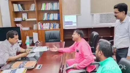 टुंडी: टुंडी, पूर्वी टुंडी समेत विभिन्न प्रखंडों के स्वास्थ्य कर्मियों ने हड़ताल स्थगित की