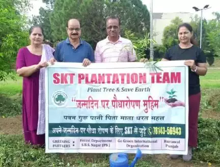 ਨਵਾਂਸ਼ਹਿਰ: ਨਵਾਂਸ਼ਹਿਰ ਦੀ ਬਾਰਾਦਰੀ ਗਾਰਡਨ ਵਿੱਚ ਗੁਰੂ ਪੁੰਨਿਆ ਮੌਕੇ ਇੱਕ ਪੌਦਾ ਲਗਾ ਕੇ ਗੁਰੂਆਂ ਨੂੰ ਕੀਤਾ ਯਾਦ