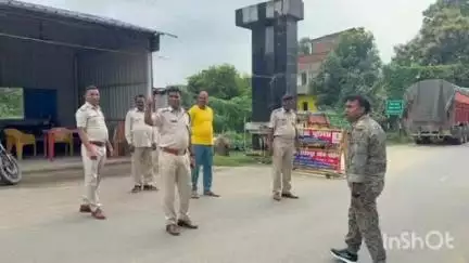 पोड़ैयाहाट: सावन माह में कांवरियों और श्रद्धालुओं के लिए पुलिस प्रशासन ने सुरक्षा व्यवस्था का जायजा लिया