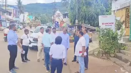 ଖଲ୍ଲିକୋଟ୍: ଟ୍ରାଫିକ ସମସ୍ୟା କୁ ଦୂର କରିବା ପାଇଁ ଖଲ୍ଲିକୋଟ ରେ ନିର୍ମାଣ ହେବ ବାଇପାସ ରାସ୍ତା, ସମୀକ୍ଷା କଲେ ବିଧାୟକ ପୂର୍ଣ୍ଣ ଚନ୍ଦ୍ର ସେଠୀ