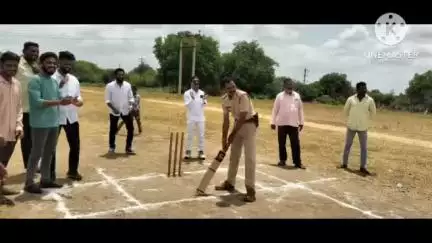 హిందూపురం మున్సిపల్ పరిధిలోని నింకంపల్లిలో హాజ్ కమిటీ సభ్యుల ఆధ్వర్యంలో ఏర్పాటుచేసిన క్రికెట్ టోర్నమెంట్ ప్రారంభం