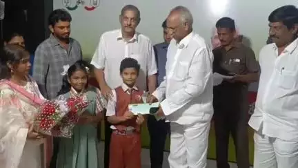 భీమవరం: ఇంటర్నేషనల్ ఫెన్సింగ్ టోర్నమెంట్కు ఎంపికైన పట్టణ విద్యార్థులు, గర్వించదగ్గ విషయం అన్న ఎమ్మెల్యే రామాంజనేయులు