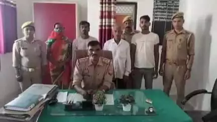 सकलडीहा: पुलिस की बड़ी कार्रवाई, अदसड़ से पिता-पुत्र व बहू सहित बिहार के एक रिश्तेदार को किया गिरफ्तार, POCSO एक्ट से संबंधित