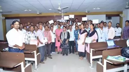 ପାରଳାଖେମୁଣ୍ଡି: ଜିଲ୍ଲାପାଳଙ୍କ କାର୍ଯ୍ୟଳୟ ସମ୍ମିଳନୀ କକ୍ଷ ଠାରେ ଜାତୀୟ ସ୍ତରୀୟ ବୁଥ ଅଧିକାରୀଙ୍କ ପଞ୍ଚମ ଦିନ ତାଲିମ କାର୍ଯ୍ୟକ୍ରମ ଅନୁଷ୍ଠିତ