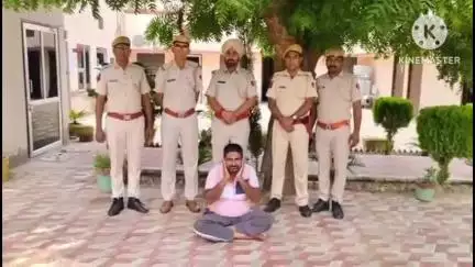 संगरिया: मालाराम पुरा गांव की रोही से पुलिस ने एक व्यक्ति को चिट्ठे के साथ किया गिरफ्तार
