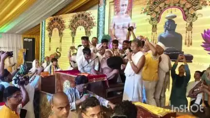 अशोक नगर: सुधा सागर जी महाराज 6 घंटे पैदल चलकर सुभासगंज के जैन मंदिर पहुंचे, 4 महीने का चातुर्मास करेंगे