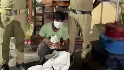 पूर्णागिरि: टनकपुर और बनबसा में पुलिस ने दो अलग-अलग मामलों में 2 अभियुक्तों से अवैध रूप से ले जा रही शराब पकड़ी