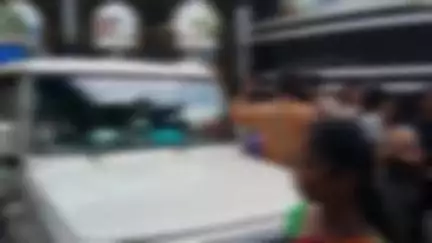 কালিয়াগঞ্জ: সিসি ক্যামেরা কান্ডে অচলাবস্থা তৈরি হওয়া কালিয়াগঞ্জের স্কুল পরিদর্শক জেলা প্রশাসনের আধিকারিকদের