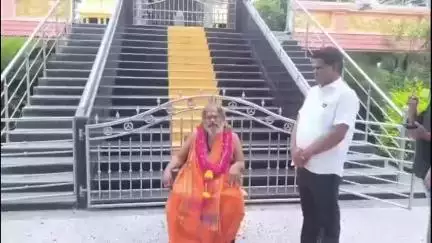 సిరిసిల్ల: గురు పౌర్ణమి సందర్భంగా ముస్తాబాద్ మండల కేంద్రంలో పాదపూజ చేసి గురు ఆశీర్వాదం తీసుకున్న అయ్యప్ప మాల ధారణ గురు స్వాములు