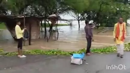 नवागढ़: अमलडीहा - सेमरिया घाट में शिवनाथ नदी के उफान से नांदघाट से भाटापारा मार्ग हुआ बंद