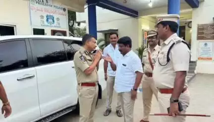 కనిగిరి: పట్టణంలోని పోలీస్ స్టేషన్లో గుంటూరు రేంజ్ ఐజి సర్వ శ్రేష్ఠి త్రిపాఠిని కలిసిన కనిగిరి ఎమ్మెల్యే  ఉగ్ర నరసింహారెడ్డి
