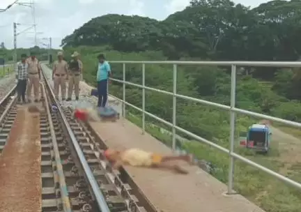 ಹರಿಹರ: ಸಾಲ ತೀರಿಸಲಾಗಿದೆ ಪಟ್ಟಣದಲ್ಲಿ ರೈಲಿಗೆ ಬಿದ್ದು ತಾಯಿ-ಮಗಳು ಆತ್ಮಹತ್ಯೆ