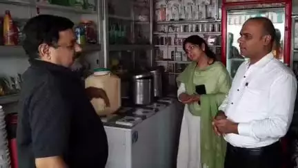 दमयंती नगर: खाद्य सुरक्षा प्रशासन विभाग ने अंबेडकर चौक सहित अन्य दूध डेरियों का किया निरीक्षण, घी के लिए नमूने लिए